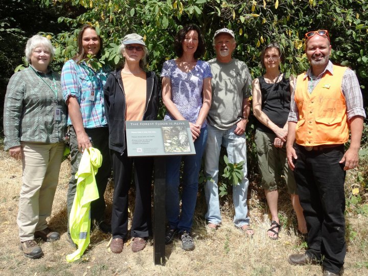 L-R: Carol Baker and Sandra DeMeritt (Parks), Sharon Baker (Friends of Lincoln Park), Denise Dahn, Mark Ahlness, Rebecca Watson (Seattle Nature Alliance), and Michael Yadrick (Parks/Green Seattle Partnership)